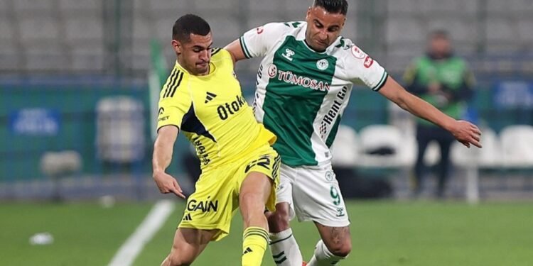 Ezeli rakiplerine finalde kaybetti