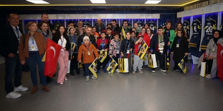 Fenerbahçe 23 Nisan’da özel çocukları ağırladı