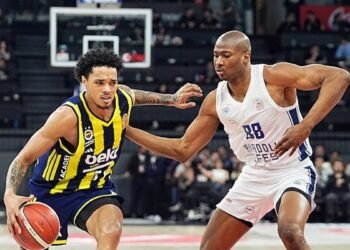 Fenerbahçe Beko deplasmanda Anadolu Efes’i yendi! (İŞTE MAÇIN ÖZETİ)