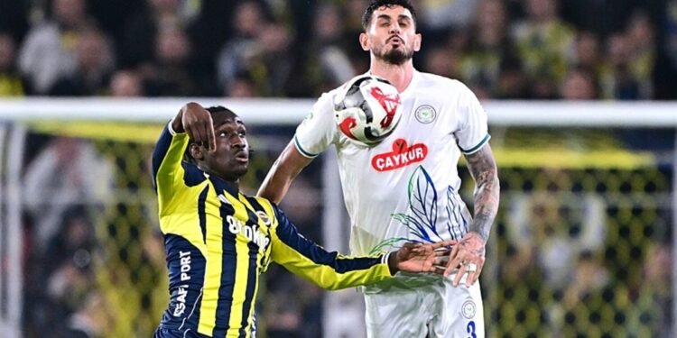 Fenerbahçe-Çaykur Rizespor maçında kırmızı kart kararı!
