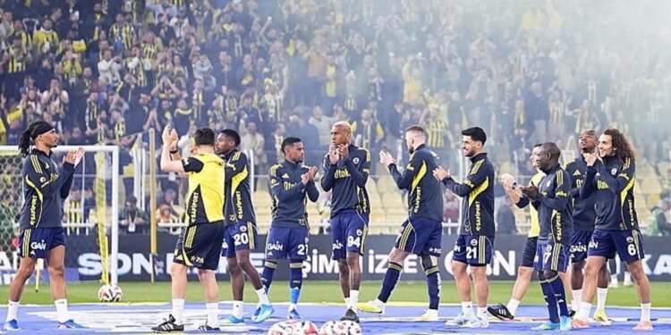 Fenerbahçe derbiye 11 yabancı ile çıktı! Tedesco’dan tarihe geçen karar