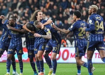 Fenerbahçe Kayseri’de 3 puanı 4 golle aldı!