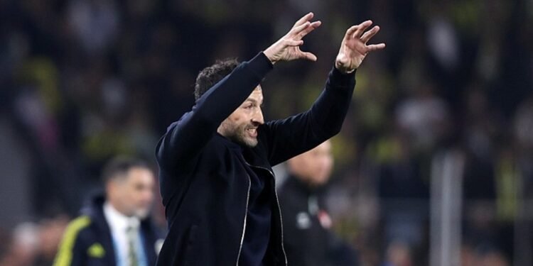 Fenerbahçe’de ayrılıklar peş peşe gelecek! İşte o isimler…