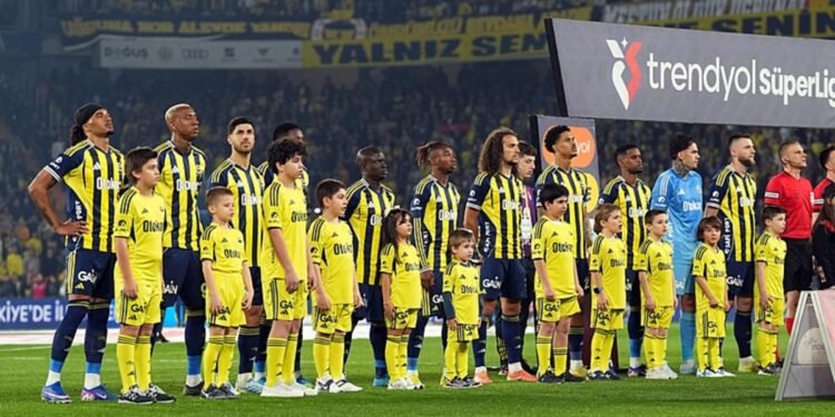 Fenerbahçe’de derbi öncesi büyük endişe! İşte kart sınırındaki 7 futbolcu