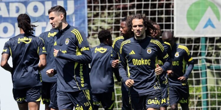 Fenerbahçe’nin derbi mesaisi sürüyor!