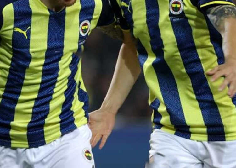Fenerbahçe’nin eski yıldızı Galatasaray’a mı geliyor? Flaş transfer iddiası