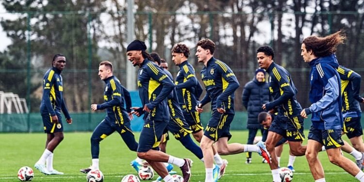 Fenerbahçe’nin kamp kadrosu açıklandı!