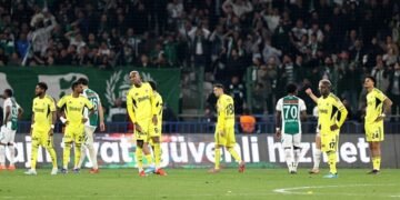 Fenerbahçe’nin Ziraat Türkiye Kupası’ndan elenmesi sonrası iki oyuncusu hareretli bir şekilde tartıştı!