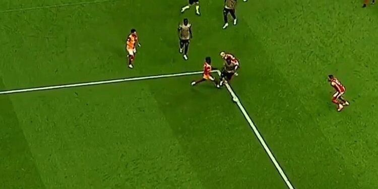 Galatasaray-Kocaelispor maçında penaltı itirazı! İşte o pozisyon