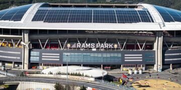 Galatasaray tribünleri: İnsanlık bir olsun siyonizm yok olsun!