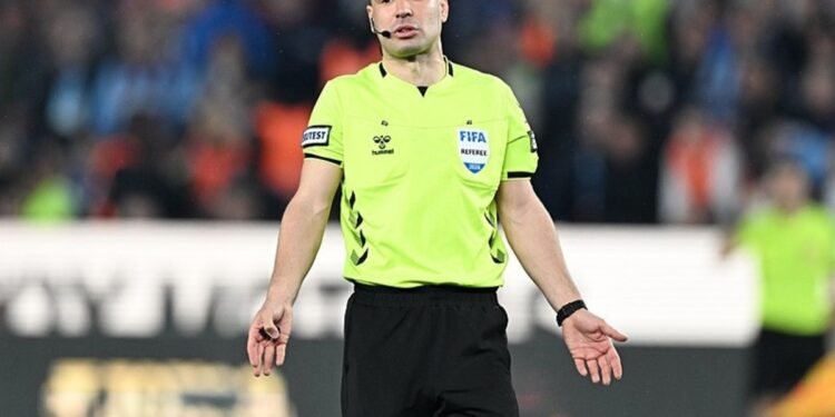 Galatasaray’dan Trabzonspor maçı devam ederken dikkat çeken hakem paylaşımı!