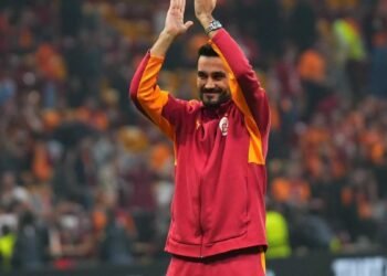 Galatasaraylı futbolcu İlkay Gündoğan, Küresel Futbol İşletme Yönetimi diploması aldı