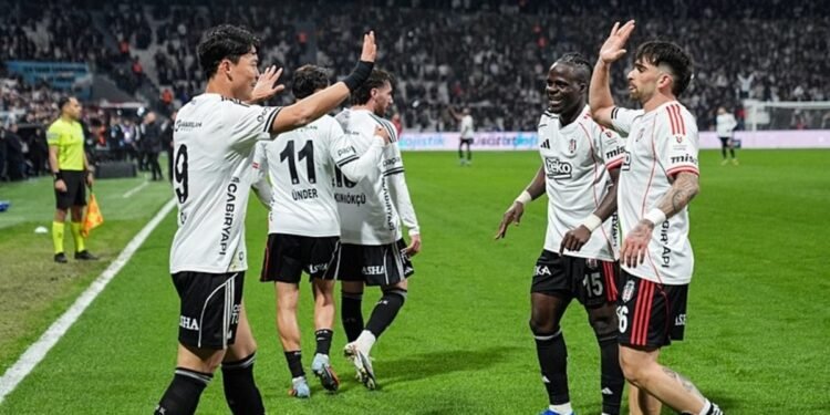 Gol düellosunda Beşiktaş Hesap.com Antalyaspor’a şans tanımadı!