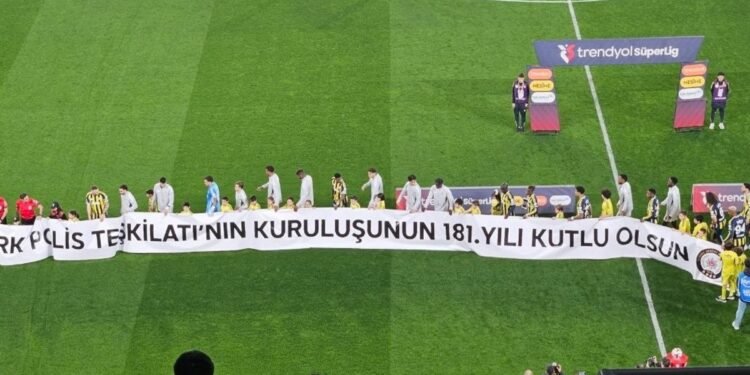 Kadıköy’de Türk Polis Teşkilatı’nın 181. yılına özel pankart!