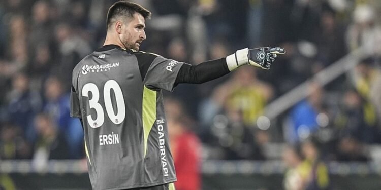 Kaleci Ersin’e tebrik