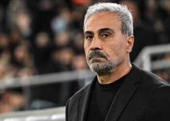 Küme düşen Sakaryaspor, teknik direktör Mustafa Dalcı ile yollarını ayırdığını açıkladı!