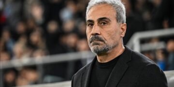 Küme düşen Sakaryaspor, teknik direktör Mustafa Dalcı ile yollarını ayırdığını açıkladı!