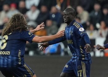 L’Equipe, haftanın 11’inde Fenerbahçe’den N’Golo Kante’ye yer verdi