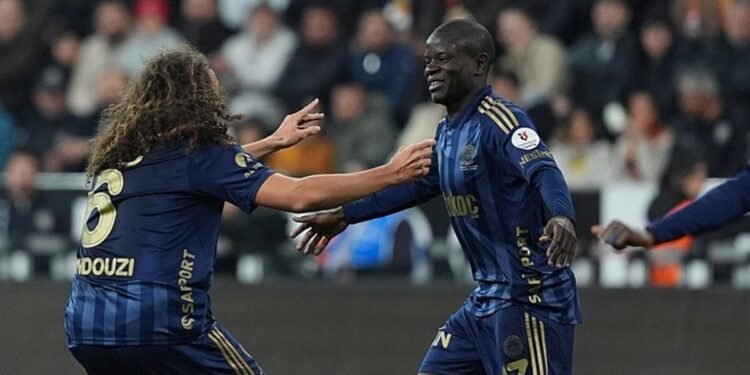 L’Equipe, haftanın 11’inde Fenerbahçe’den N’Golo Kante’ye yer verdi