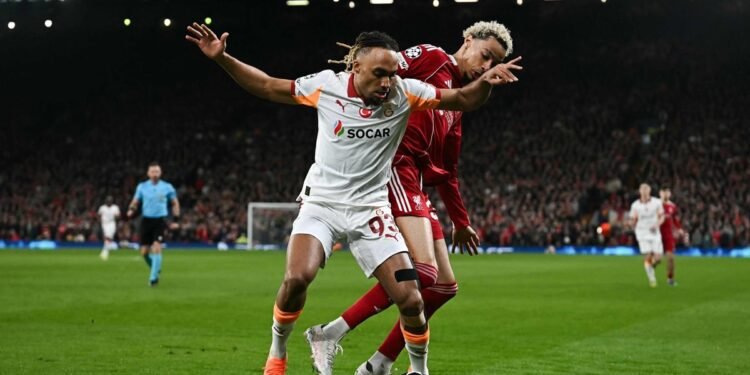 Sacha Boey yerine İngiltere’den oyuncu geliyor! Yıldız isim takımdan ayrılıyor