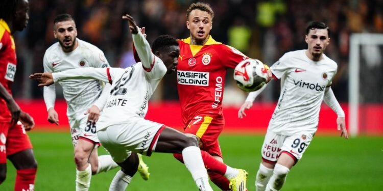 Spor yazarları Galatasaray-Natura Dünyası Gençlerbirliği maçını değerlendirdi
