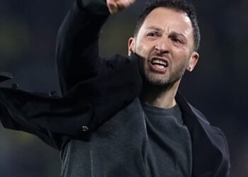 Tedesco yerinde duramadı!