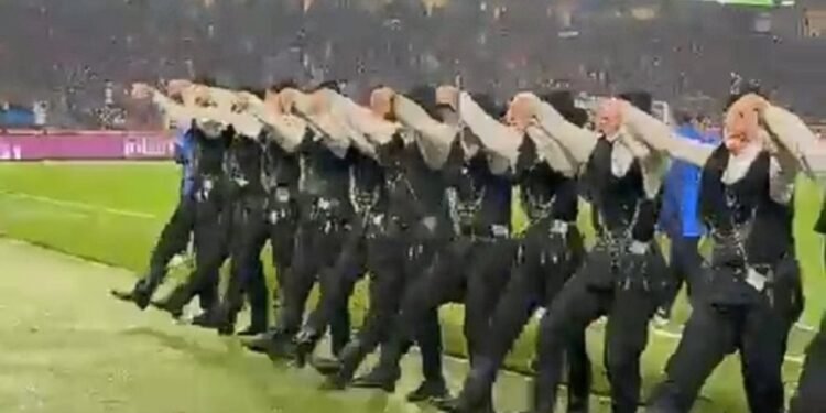 Trabzonspor-Galatasaray derbisi öncesi horon gösterisi!