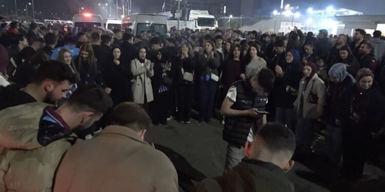 Trabzonspor taraftarı Galatasaray galibiyetini kutladı