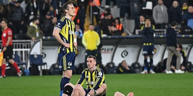 Usta yazar Ahmet Çakar’dan flaş Fenerbahçe sözleri! “Kabul edilemez”