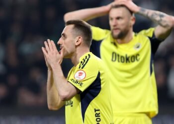 Usta yazarlardan sert sözler! “Fenerbahçe’yi bu hale düşürenler utansın”