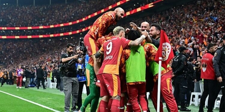 4 futbolcu ilki yaşadı