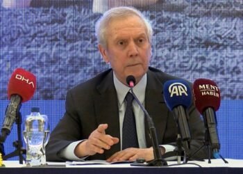 Aziz Yıldırım’dan transfer ve hoca açıklaması!
