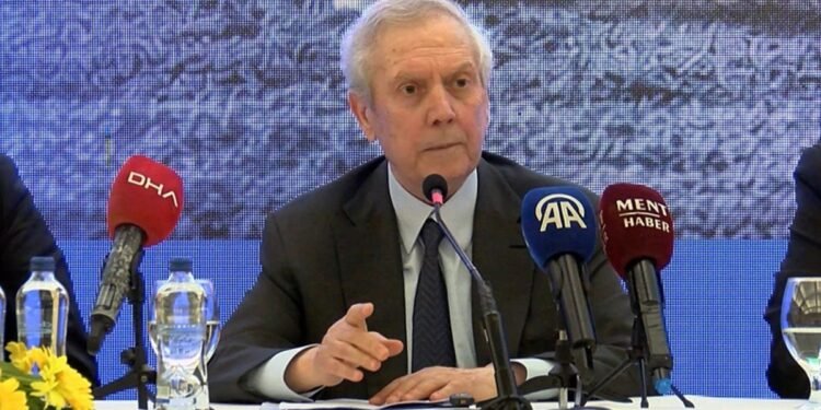 Aziz Yıldırım’dan transfer ve hoca açıklaması!