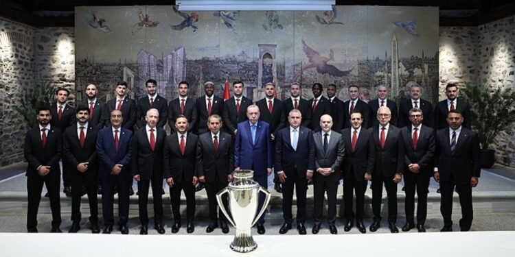 Başkan Recep Tayyip Erdoğan şampiyon Galatasaray’ı kabul etti