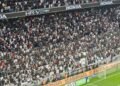 Beşiktaş taraftarından derbide protesto! 5 dakikada boyunca…