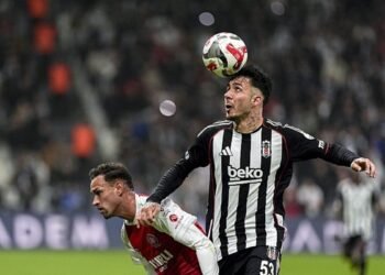 Beşiktaş’ta Emirhan Topçu şoku!