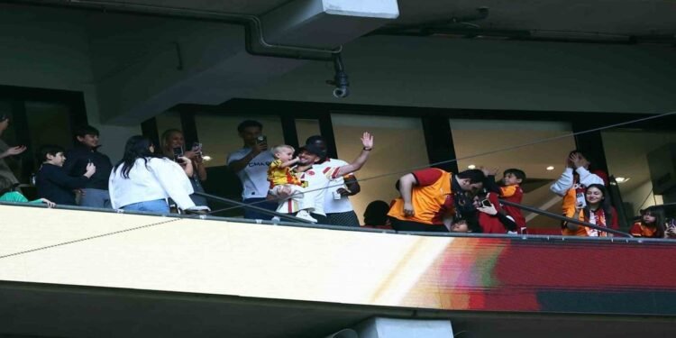 Dries Mertens ve ailesi yeniden RAMS Park’ta