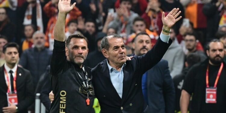 Dursun Özbek ve Okan Buruk dipte aldıkları Galatasaray’ı rekorlarla zirveye taşıdı!