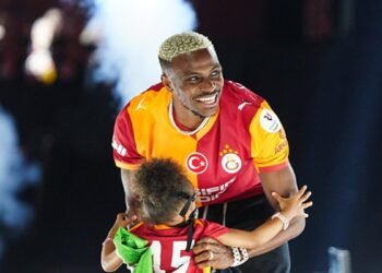 Eski yıldızdan dünya devine Osimhen çağrısı! Transfer…