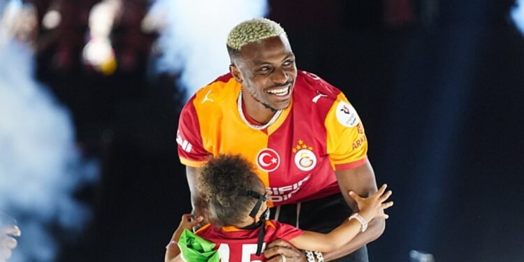 Eski yıldızdan dünya devine Osimhen çağrısı! Transfer…