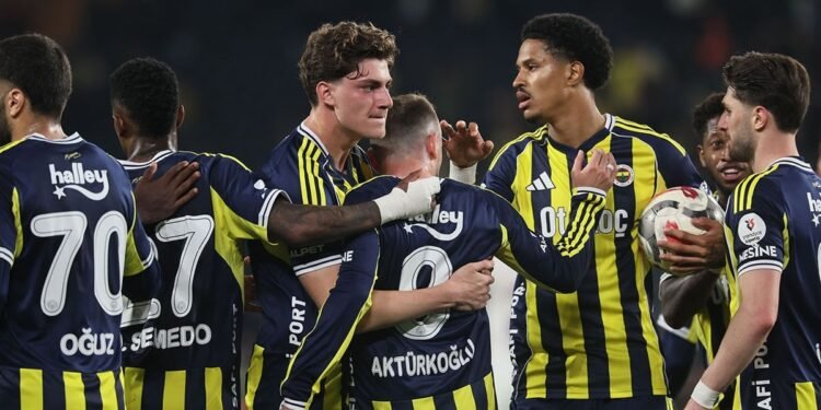 Fenerbahçe, sezonu 74 puanda tamamlayarak son 3 sezondaki en az puanı aldı!