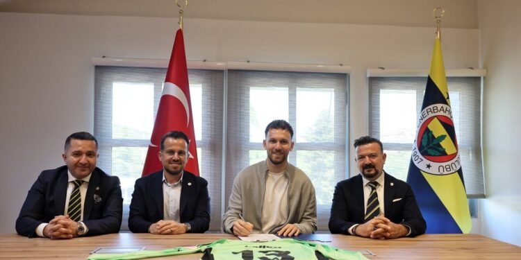 Fenerbahçe Tarık Çetin ile 3 yıllık sözleşme imzaladı!