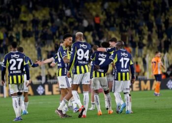 Fenerbahçe’de 3 oyuncu ile yollar ayrılıyor!