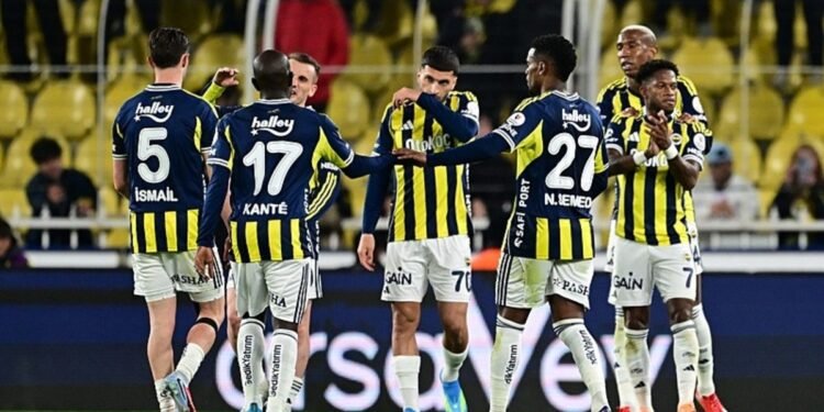 Fenerbahçeli yıldız takımdan ayrılıyor! Evini bile aldı