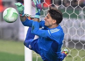 Fenerbahçe’nin kalecisi Komşu’dan gelecek! Yapılacak teklif ortaya çıktı