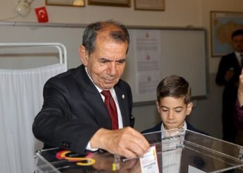 Galatasaray’da Dursun Özbek yeniden başkanlığa seçildi!
