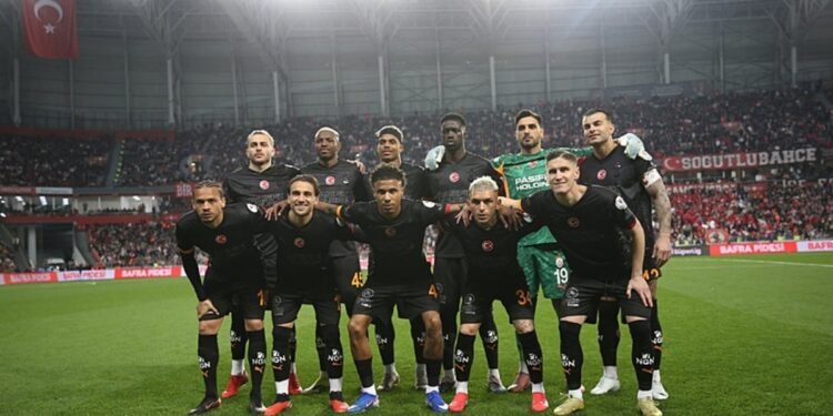 Galatasaray’da sıcak gelişme! Yıldız ismin sözleşmesi uzadı