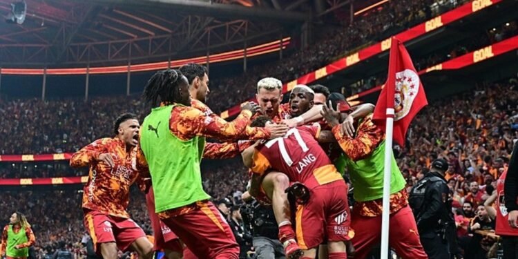 Galatasaray’dan Fenerbahçe’ye şampiyonluk göndermesi!