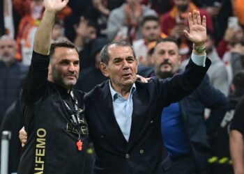 Galatasaray’dan Okan Buruk kararı! Canlı yayında açıklandı