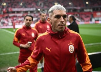 Galatasaray’ın yıldızı Torreira’ya yumruklu saldırı!